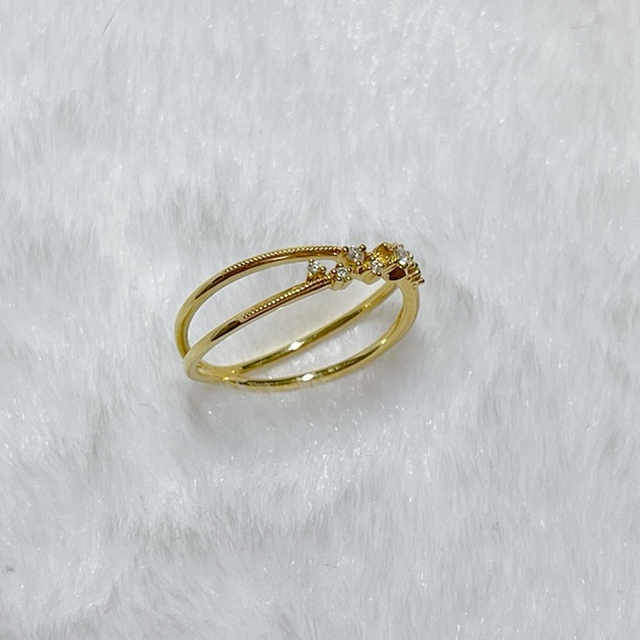 ✨Host Pick✨18K Yellow Gold and Diamond Starry Night Crossover Ring - Picture 10 of 15